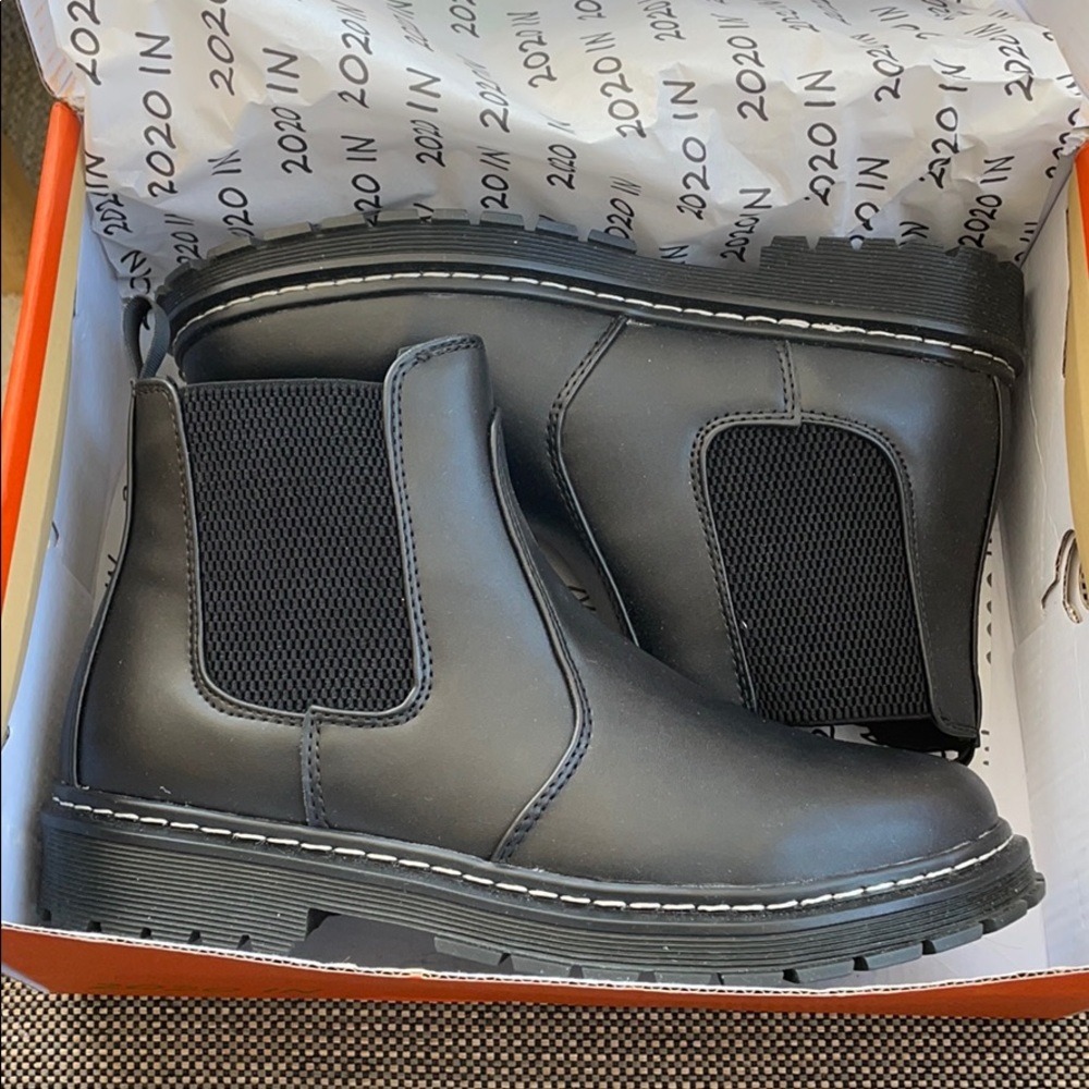 BNWT black boots! Doc Martin dupes